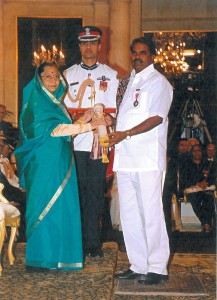 A G Govardhan recieving Padma Shri 1