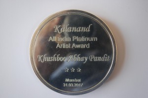 Khushboo Pandit awarded all india platinum artist award paramparik karigar